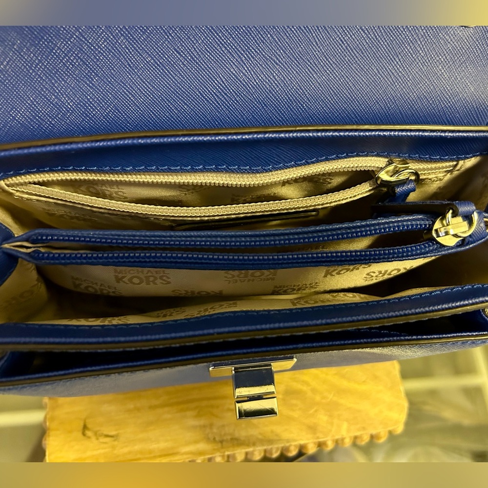 NEW Michael Kors handbag. - Picture 7 of 10